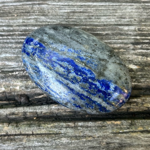 Lapis Lazuli Palm Stone - Picture 4 of 8